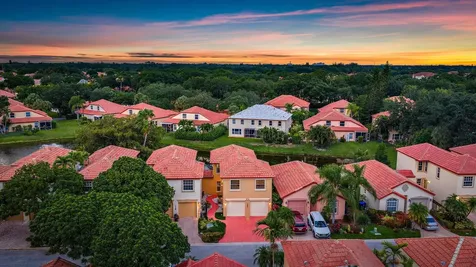 1088 Via Jardin Riviera Beach FL 33418
