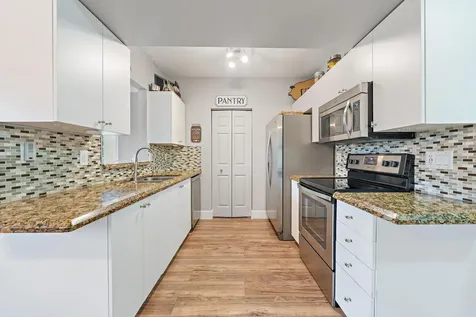 1088 Via Jardin Riviera Beach FL 33418