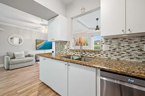 1088 Via Jardin Riviera Beach FL 33418