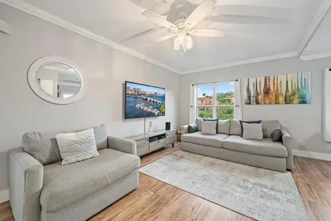 1088 Via Jardin Riviera Beach FL 33418