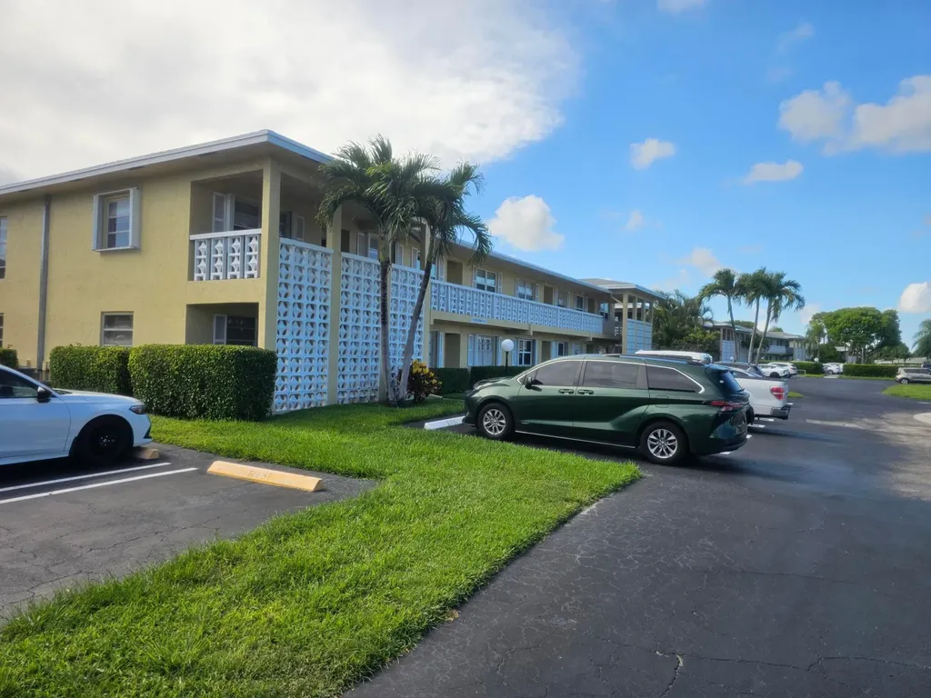 1141 Violet Terrace Delray Beach FL 33445