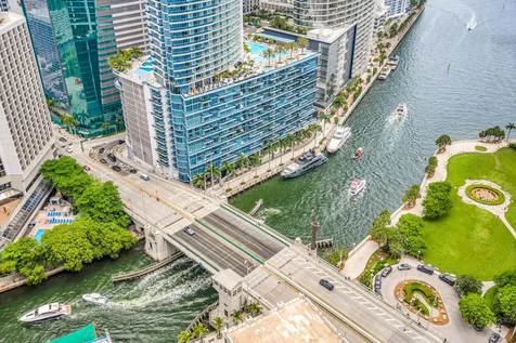 77 SE 5th Street Miami FL 33131