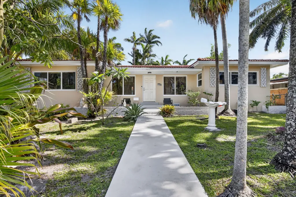 742 Hollywood Boulevard Hollywood FL 33019