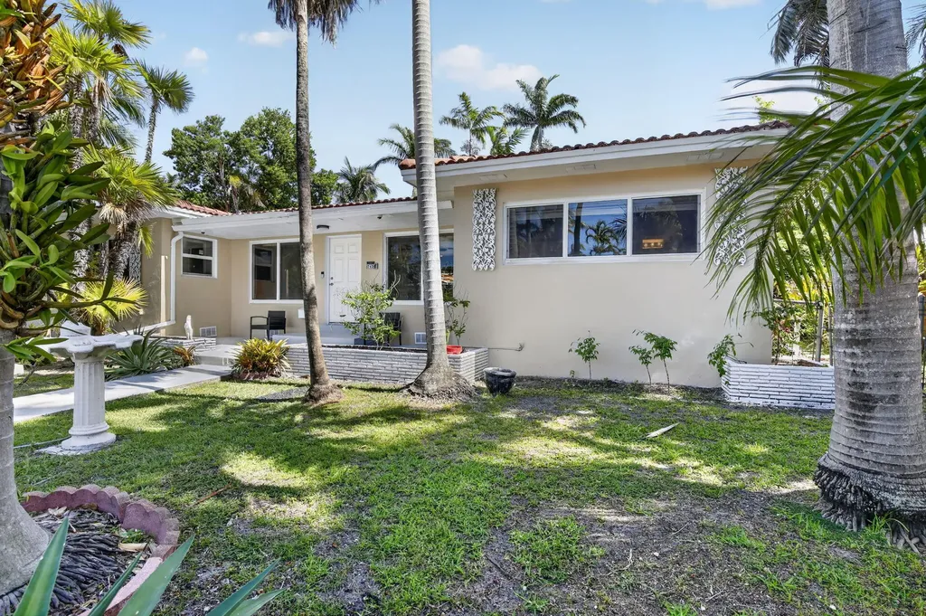 742 Hollywood Boulevard Hollywood FL 33019