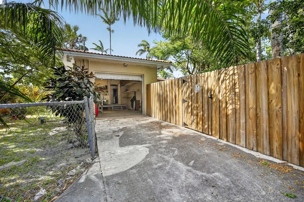 742 Hollywood Boulevard Hollywood FL 33019
