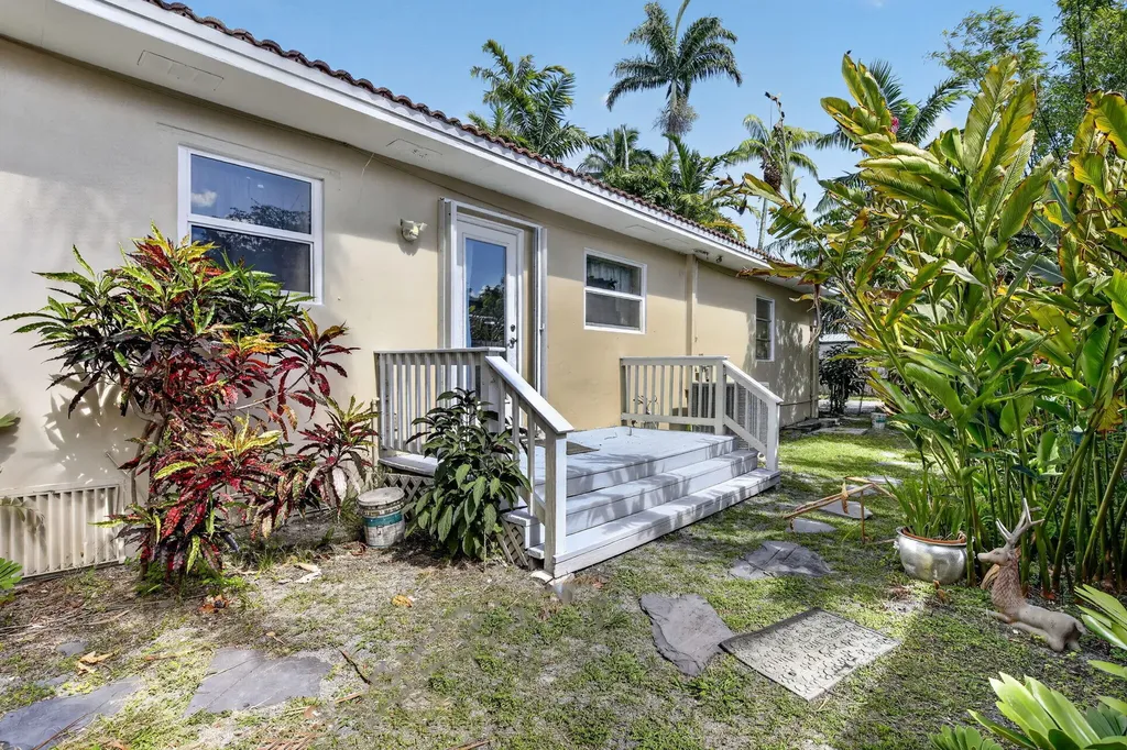 742 Hollywood Boulevard Hollywood FL 33019