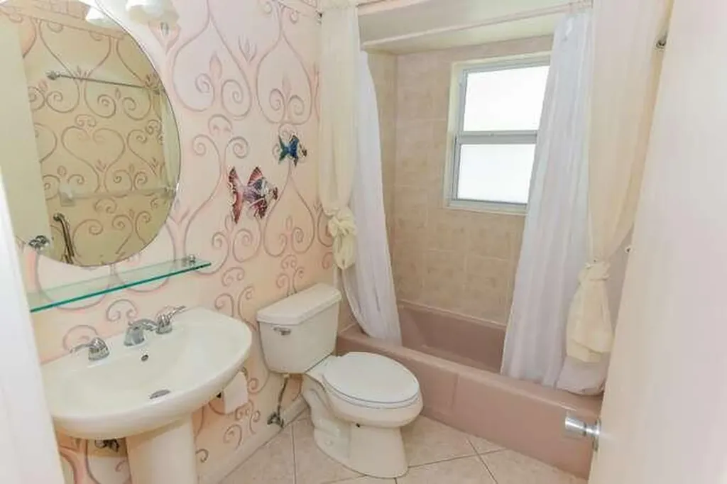 437 French Royale Circle Atlantis FL 33462