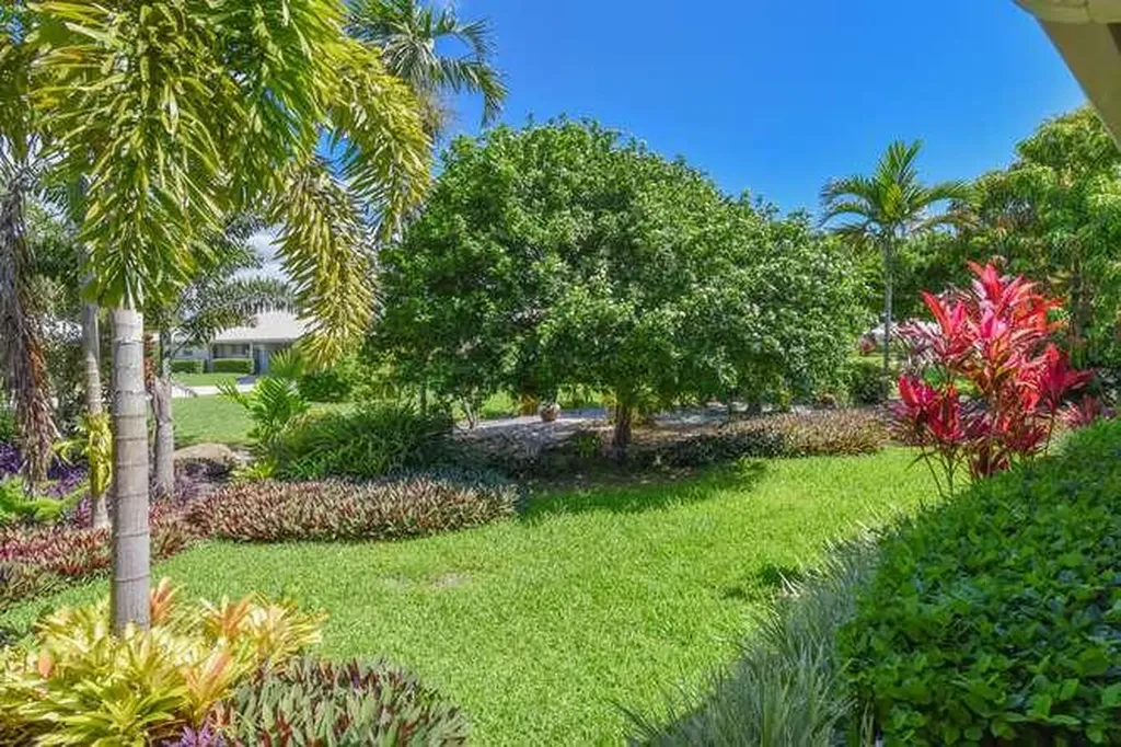 437 French Royale Circle Atlantis FL 33462