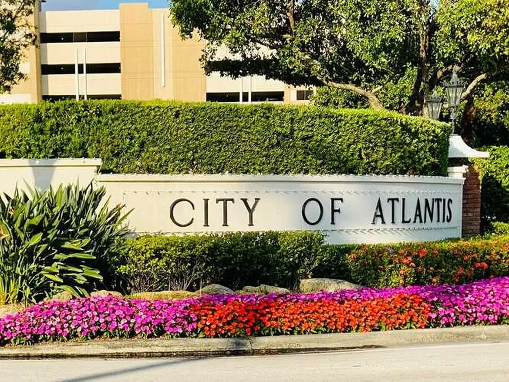 437 French Royale Circle Atlantis FL 33462