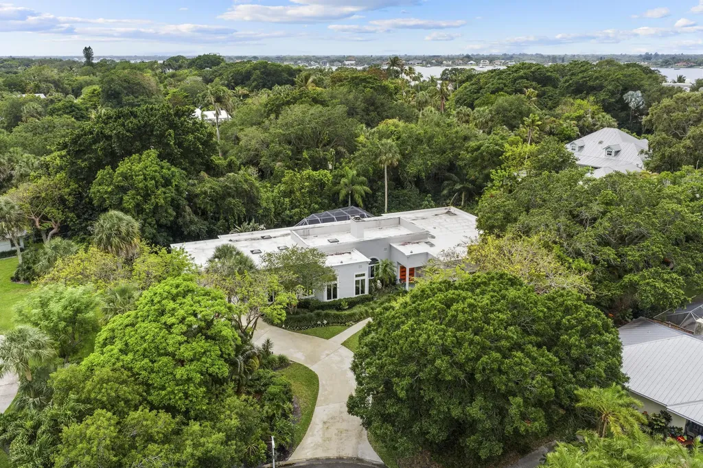 7 Worth Court Sewalls Point FL 34996