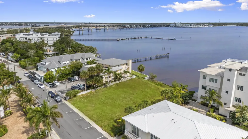 39 SE Seminole Street Stuart FL 34994