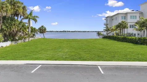 39 SE Seminole Street Stuart FL 34994