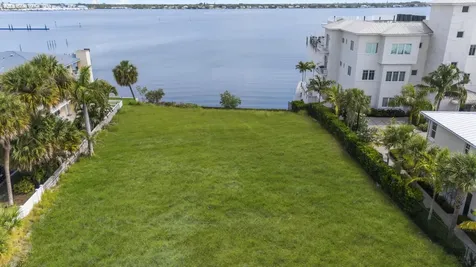 39 SE Seminole Street Stuart FL 34994