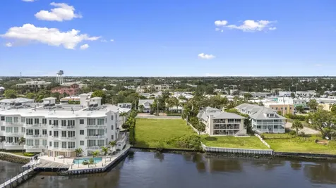 39 SE Seminole Street Stuart FL 34994