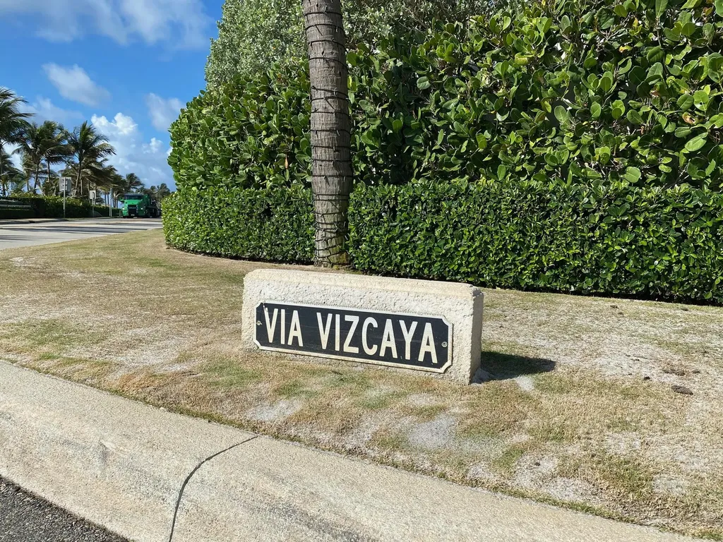 109 Via Vizcaya Palm Beach FL 33480