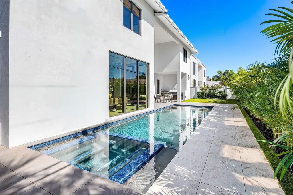 435 NE 15th Terrace Boca Raton FL 33432