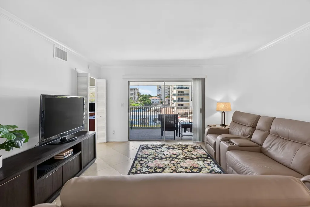 1166 Hillsboro Hillsboro Beach FL 33062