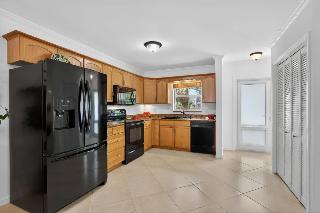 1166 Hillsboro Hillsboro Beach FL 33062