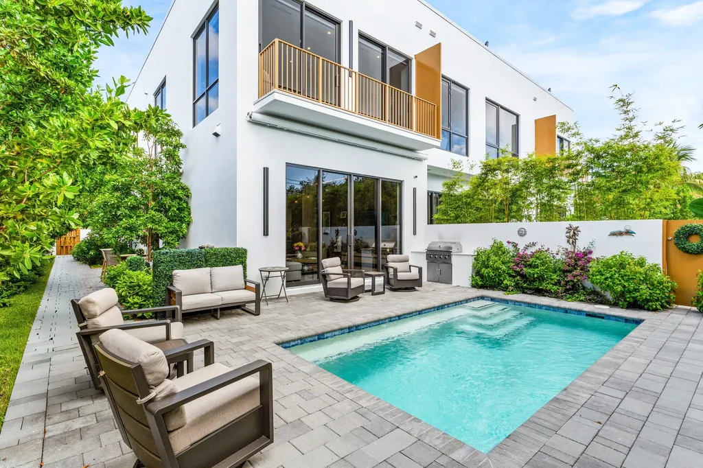 917 NE 8th Avenue Delray Beach FL 33483