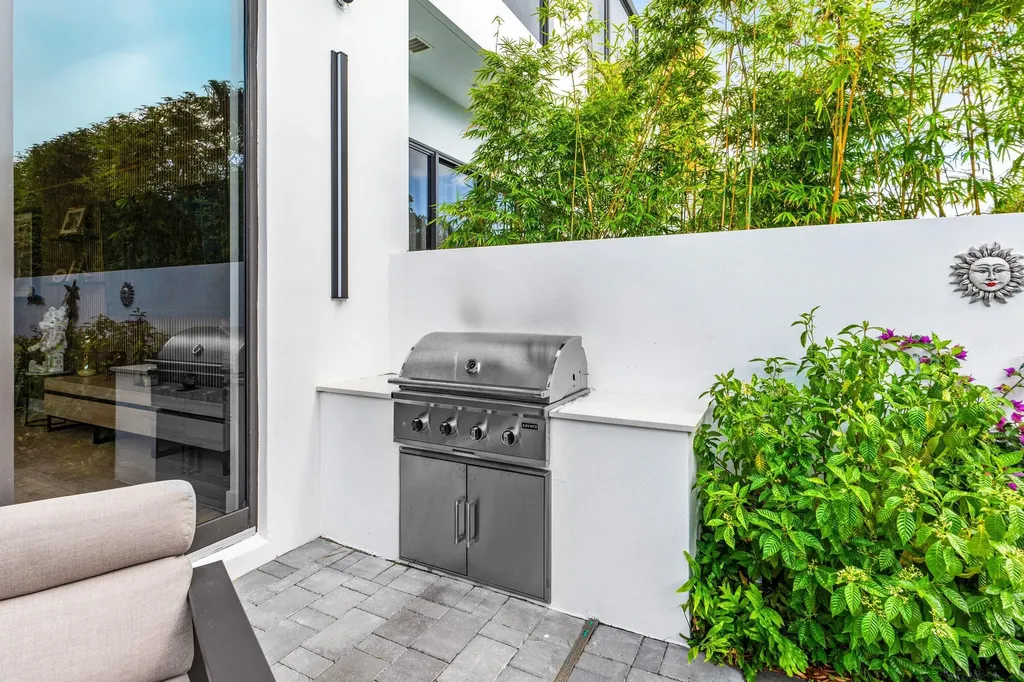 917 NE 8th Avenue Delray Beach FL 33483