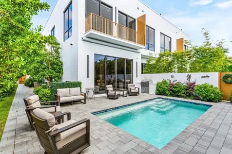 917 NE 8th Avenue Delray Beach FL 33483