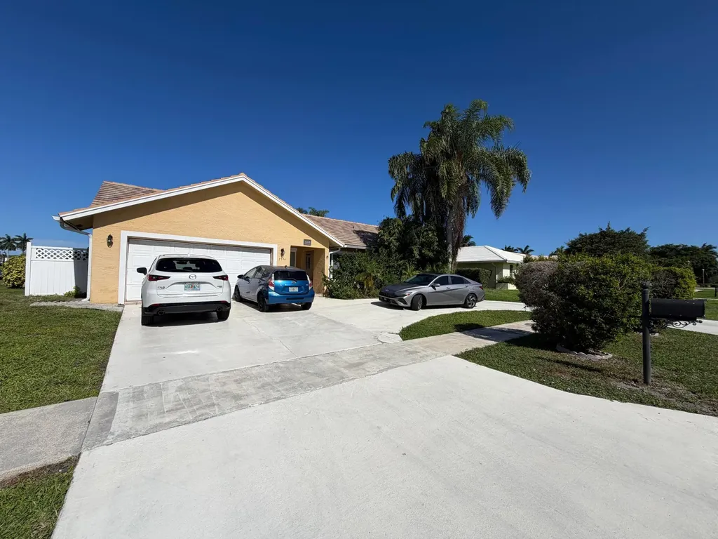 2554 SW 23rd Cranbrook Drive Boynton Beach FL 33436