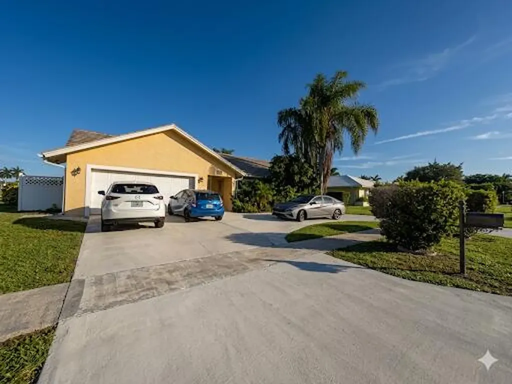 2554 SW 23rd Cranbrook Drive Boynton Beach FL 33436