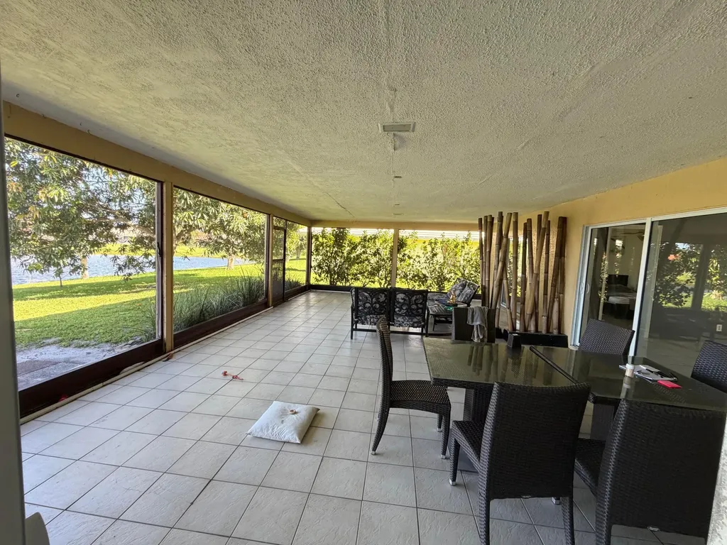 2554 SW 23rd Cranbrook Drive Boynton Beach FL 33436