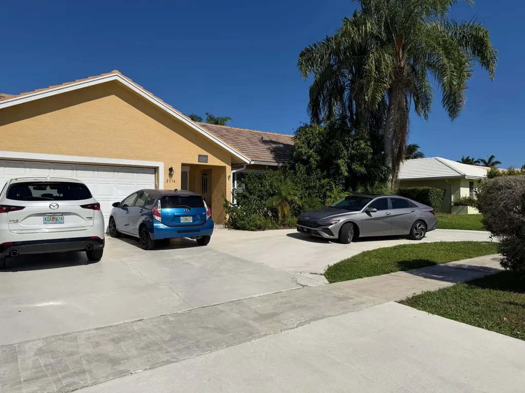 2554 SW 23rd Cranbrook Drive Boynton Beach FL 33436