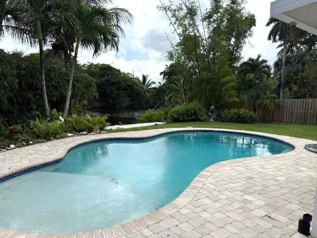 3560 Lloyd Drive Oakland Park FL 33309