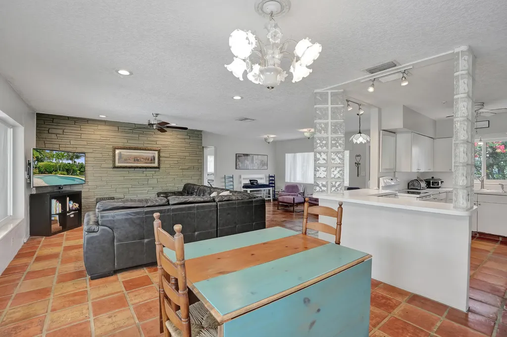 3560 Lloyd Drive Oakland Park FL 33309