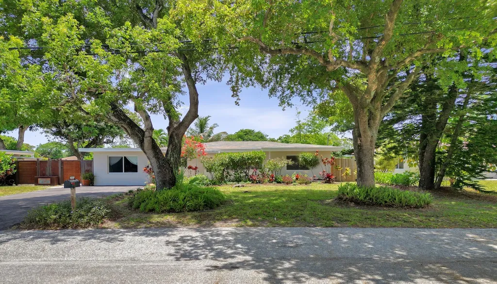 3560 Lloyd Drive Oakland Park FL 33309