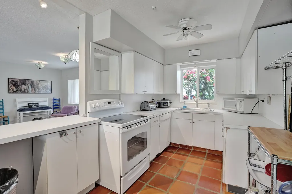3560 Lloyd Drive Oakland Park FL 33309