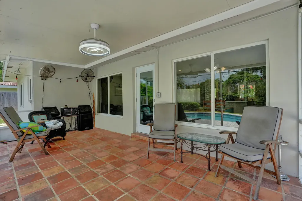 3560 Lloyd Drive Oakland Park FL 33309