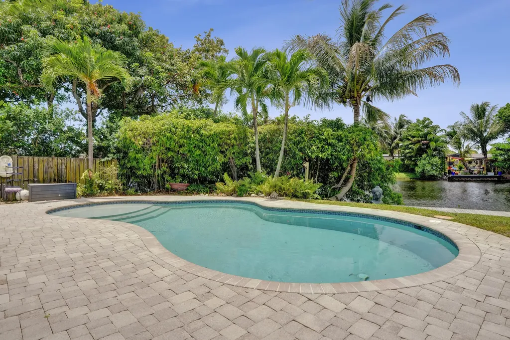 3560 Lloyd Drive Oakland Park FL 33309
