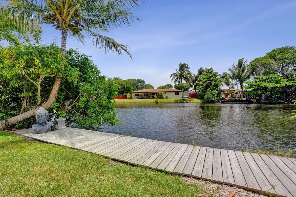 3560 Lloyd Drive Oakland Park FL 33309