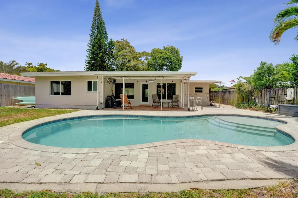 3560 Lloyd Drive Oakland Park FL 33309