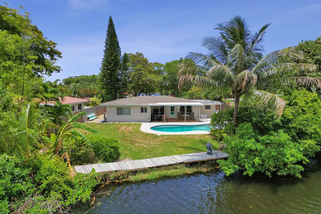 3560 Lloyd Drive Oakland Park FL 33309