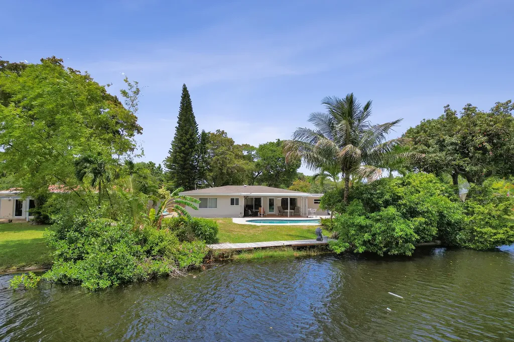 3560 Lloyd Drive Oakland Park FL 33309