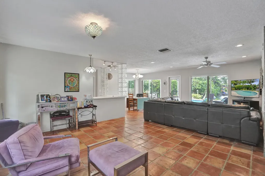 3560 Lloyd Drive Oakland Park FL 33309