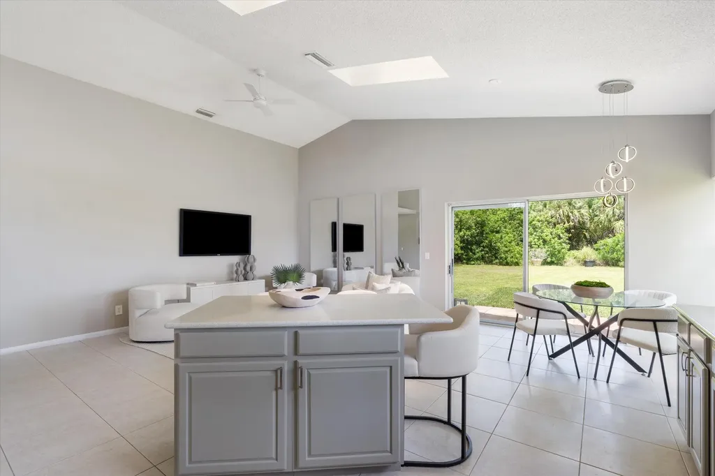 8593 Windy Circle Boynton Beach FL 33472