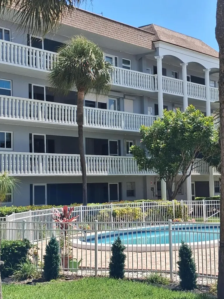 490 SE 19th Avenue Pompano Beach FL 33060