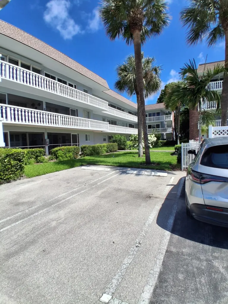 490 SE 19th Avenue Pompano Beach FL 33060