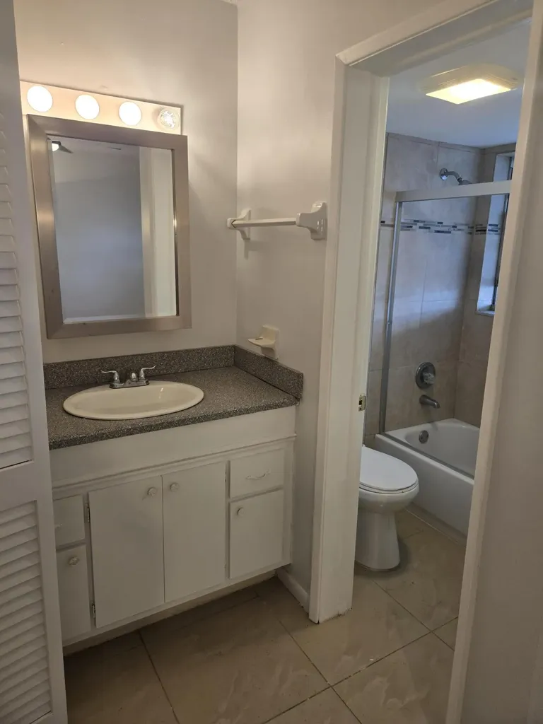 490 SE 19th Avenue Pompano Beach FL 33060