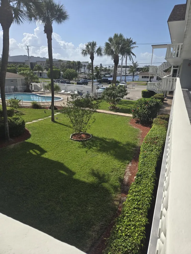 490 SE 19th Avenue Pompano Beach FL 33060