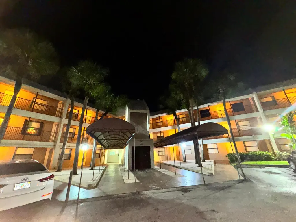8773 Shadow Wood Boulevard Coral Springs FL 33071