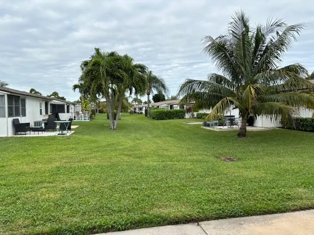 2936 Crosley Drive E West Palm Beach FL 33415
