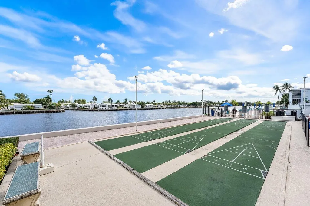 2004 S Federal Highway Boynton Beach FL 33435