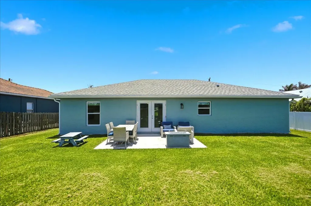 2213 SW Salmon Road Port St Lucie FL 34953