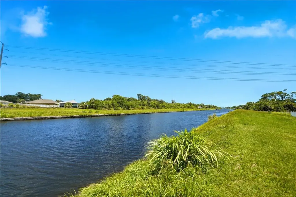 2213 SW Salmon Road Port St Lucie FL 34953